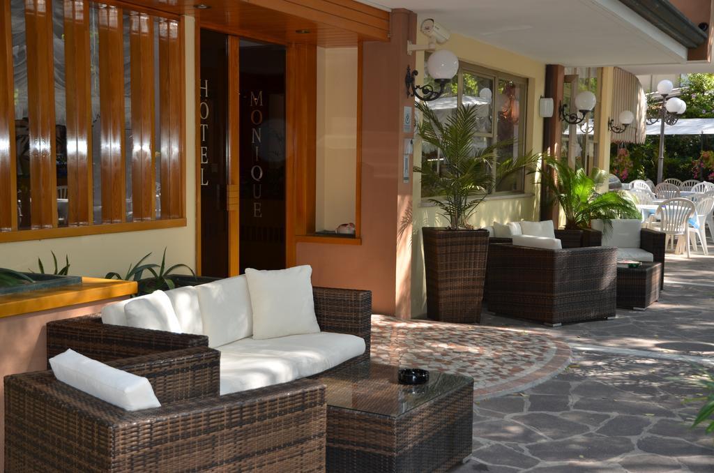 Hotel Monique Червия Экстерьер фото