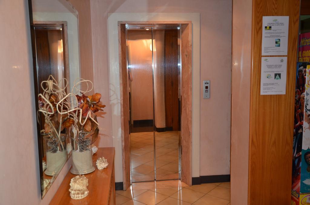 Hotel Monique Червия Экстерьер фото