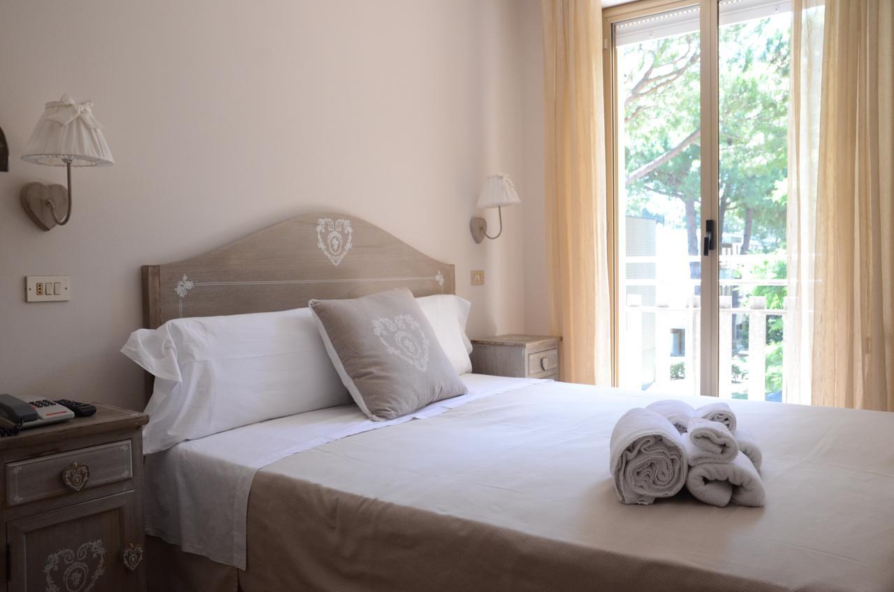 Hotel Monique Червия Экстерьер фото